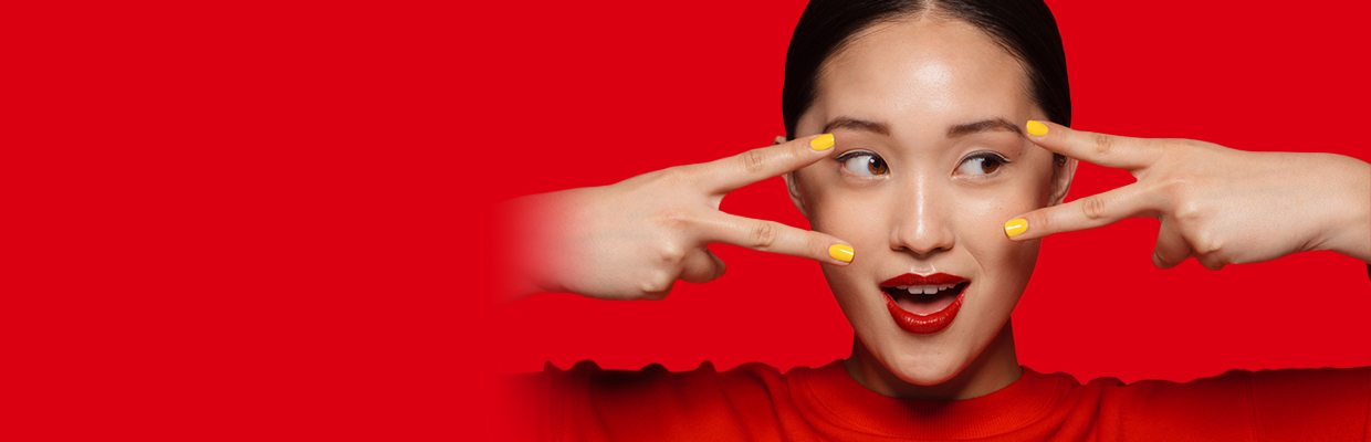 A woman with victory gesture; image used on HSBC Taiwan Advance page.