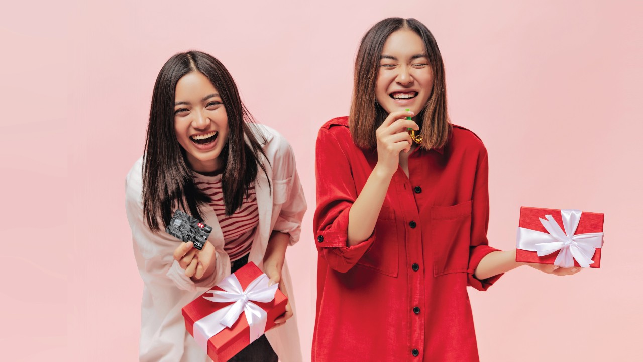 两位大笑的女士; 圖片使用於滙豐台灣運籌理財新戶優惠活動的頁面。