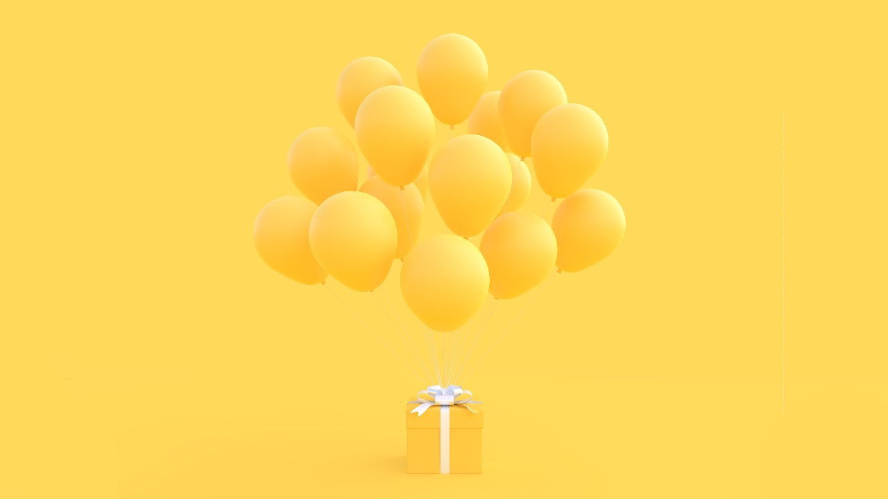 黃色氣球和黃色禮物盒在黃色背景中; 圖片使用於滙豐台灣運籌理財的頁面。